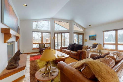 Spacious and Beautiful Home in East Vail - image 10