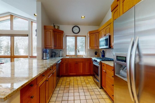 Spacious and Beautiful Home in East Vail - image 12