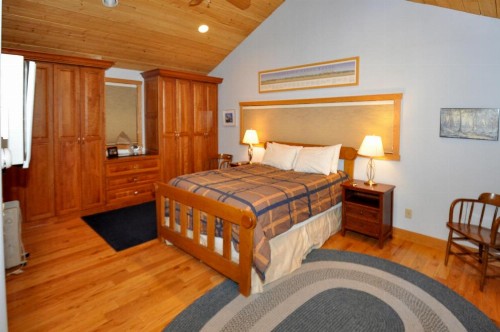 Elegant Creekside Home in East Vail - image 4