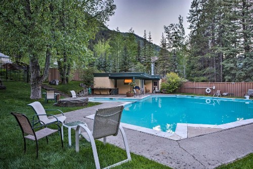 Renovated Condo with Deck - 7 Mins to Vail Village! - image 3