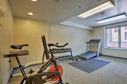 Vail Ski Condo with Comm Pool and Mtn Shuttle!