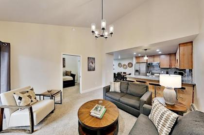 New Listing! Sparkling Retreat 4 Min. from Lifts condo - image 19