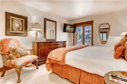 Vail Lion Square 1 Bed Gold - image 2