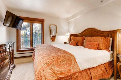 Vail Lion Square 1 Bed Gold - image 3