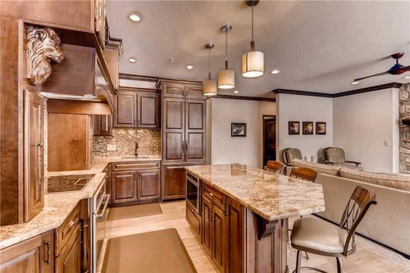 Vail Lion Square 2 Bed Platinum - image 3