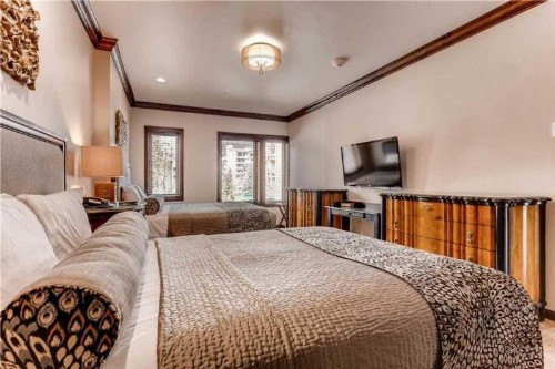 Vail Lion Square 2 Bed Platinum - image 4