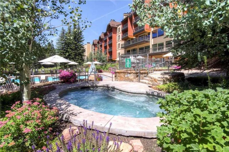 Vail Lion Square 2 Bed Gold - main image