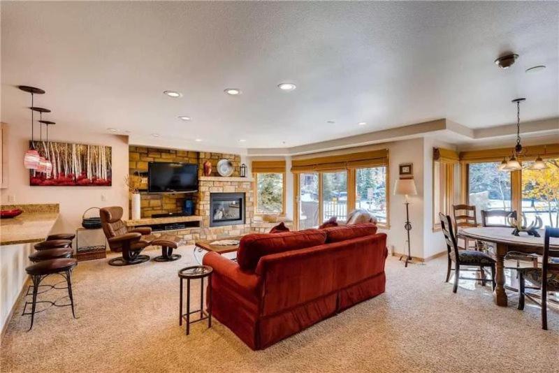 Vail Lion Square 2 Bed Gold - image 2