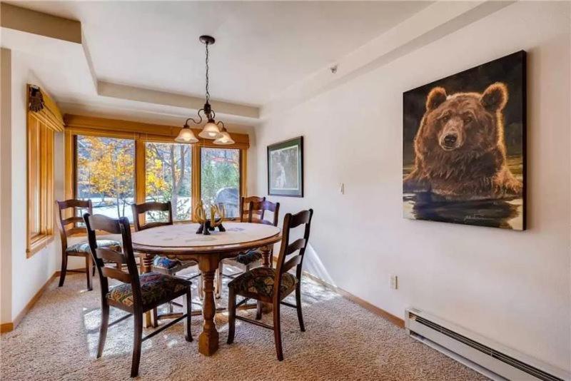 Vail Lion Square 2 Bed Gold - image 5
