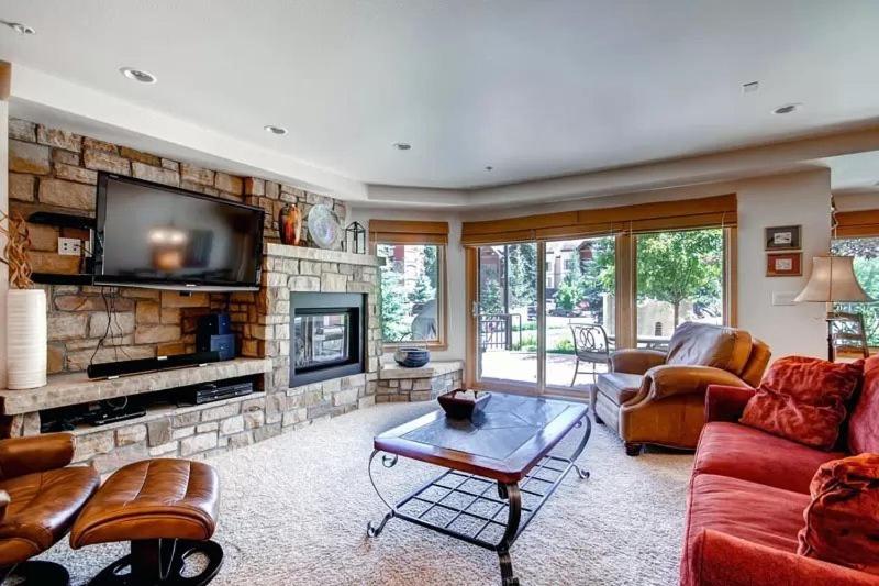 Vail Lion Square 2 Bed Gold - image 7