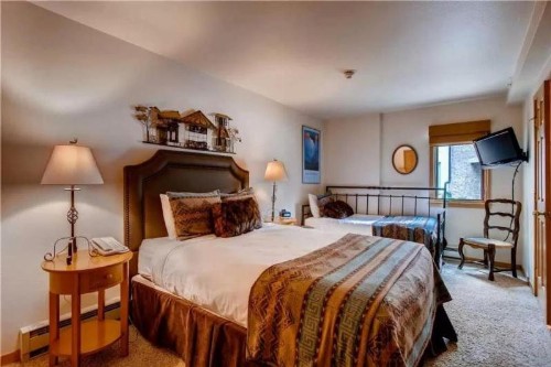 Vail Lion Square 2 Bed Gold - image 9