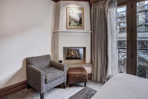 Vail Arrabelle QQ Room - image 4