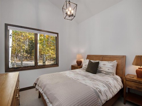 GreenHill Court Chalet - image 14