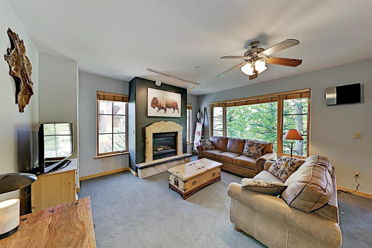 Arrowhead Village Slope-Side Condo with Hot Tub condo - image 4