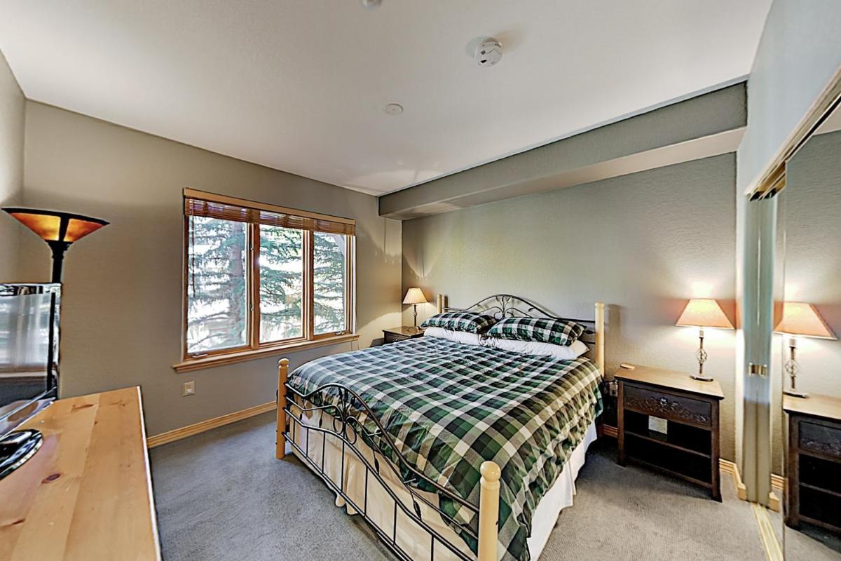 Arrowhead Village Slope-Side Condo with Hot Tub condo - image 5