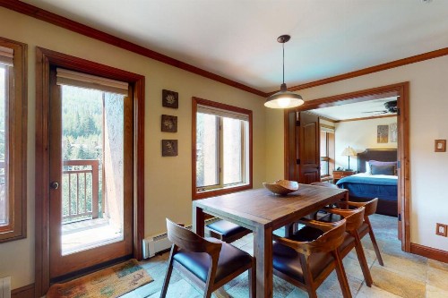 Lion Square Lodge South 650 - image 3