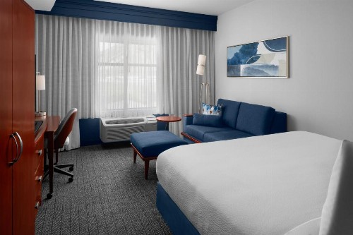 Courtyard by Marriott Santa Clarita Valencia - image 5