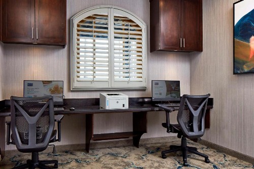 Hilton Garden Inn Valencia Six Flags - image 28