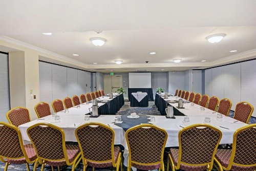 Embassy Suites Valencia - image 12