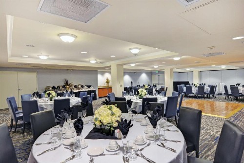 Embassy Suites Valencia - image 13