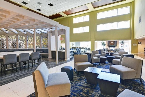 Embassy Suites Valencia - image 17