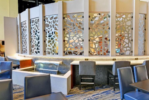 Embassy Suites Valencia - image 2