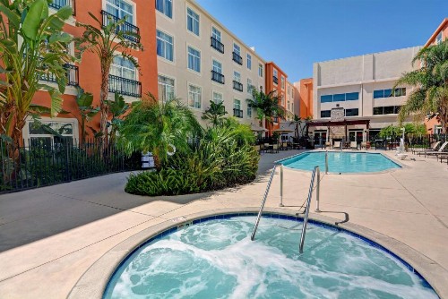 Embassy Suites Valencia - image 26
