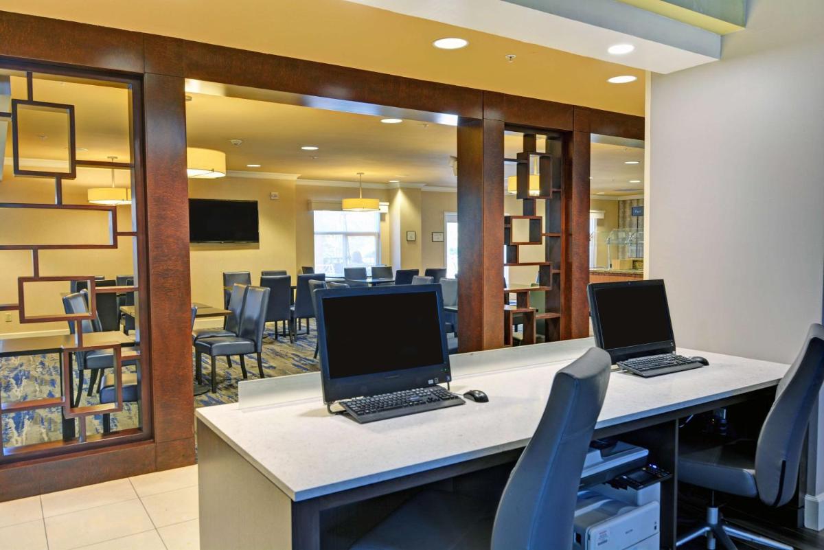 Embassy Suites Valencia - image 3