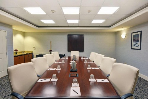 Embassy Suites Valencia - image 4