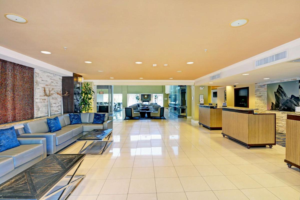 Embassy Suites Valencia - image 6