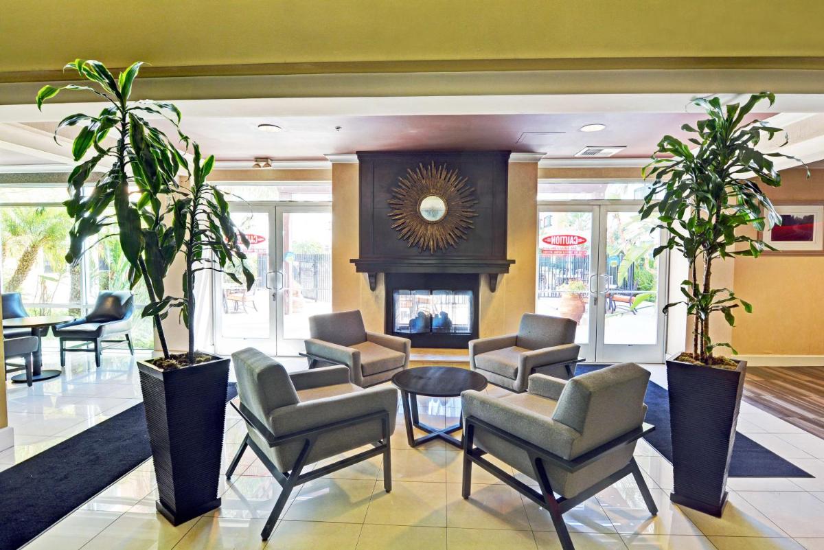 Embassy Suites Valencia - image 7