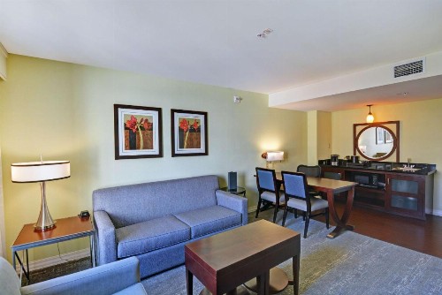 Embassy Suites Valencia - image 8