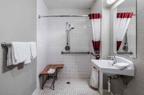 Red Roof Inn & Suites Vallejo - image 23