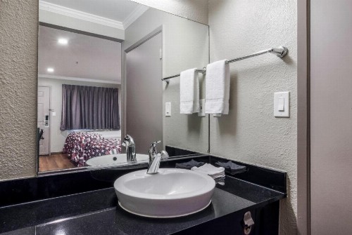 Red Roof Inn & Suites Vallejo - image 28