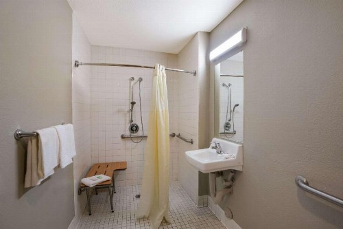 Red Roof Inn & Suites Vallejo - image 36