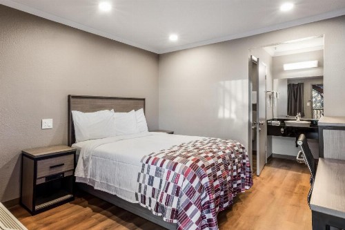 Red Roof Inn & Suites Vallejo - image 38