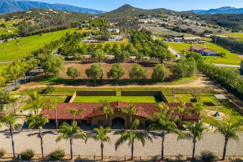Eclectic Villa w/ Adobe Horse Stables & Pool! - image 12