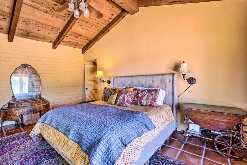 Eclectic Villa w/ Adobe Horse Stables & Pool! - image 2