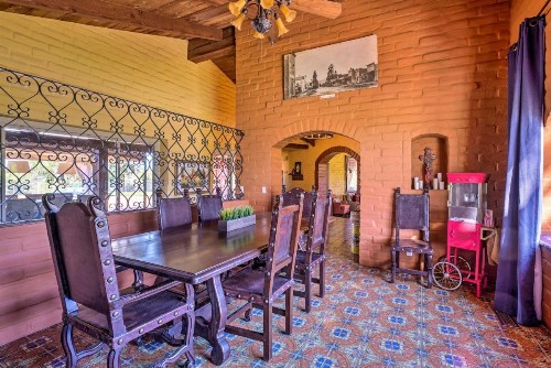 Eclectic Villa w/ Adobe Horse Stables & Pool! - image 4