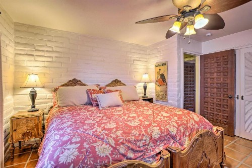 Eclectic Villa w/ Adobe Horse Stables & Pool! - image 6