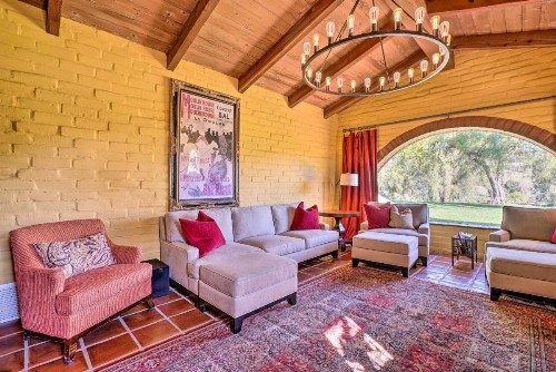 Eclectic Villa w/ Adobe Horse Stables & Pool! - image 8