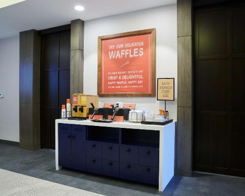 Hampton Inn & Suites Sherman Oaks - image 12