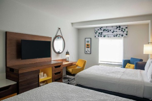 Hampton Inn & Suites Sherman Oaks - image 16