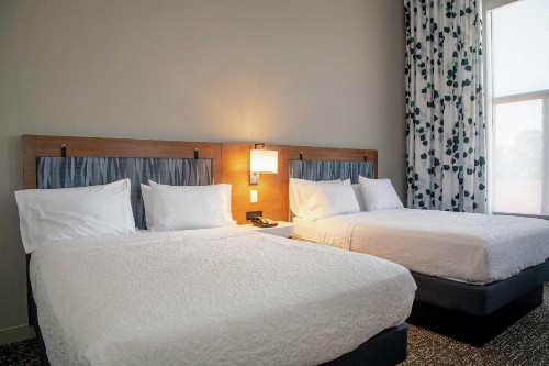Hampton Inn & Suites Sherman Oaks - image 21