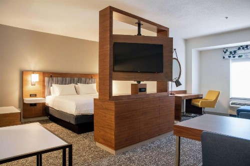 Hampton Inn & Suites Sherman Oaks - image 23