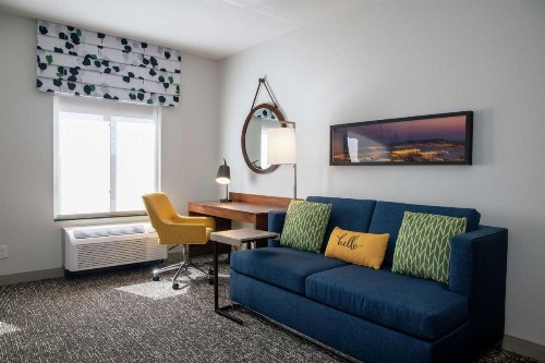 Hampton Inn & Suites Sherman Oaks - image 29