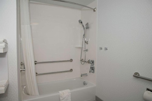 Hampton Inn & Suites Sherman Oaks - image 30