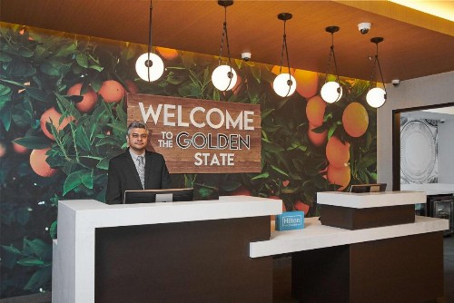 Hampton Inn & Suites Sherman Oaks - image 6