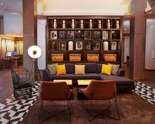 Hampton Inn & Suites Sherman Oaks - image 8