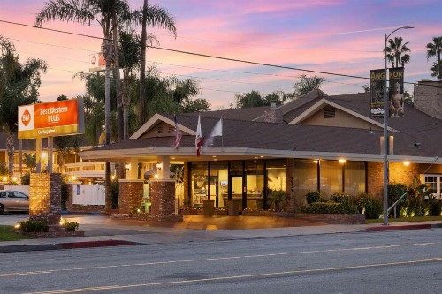 Best Western Plus Carriage Inn - image 1